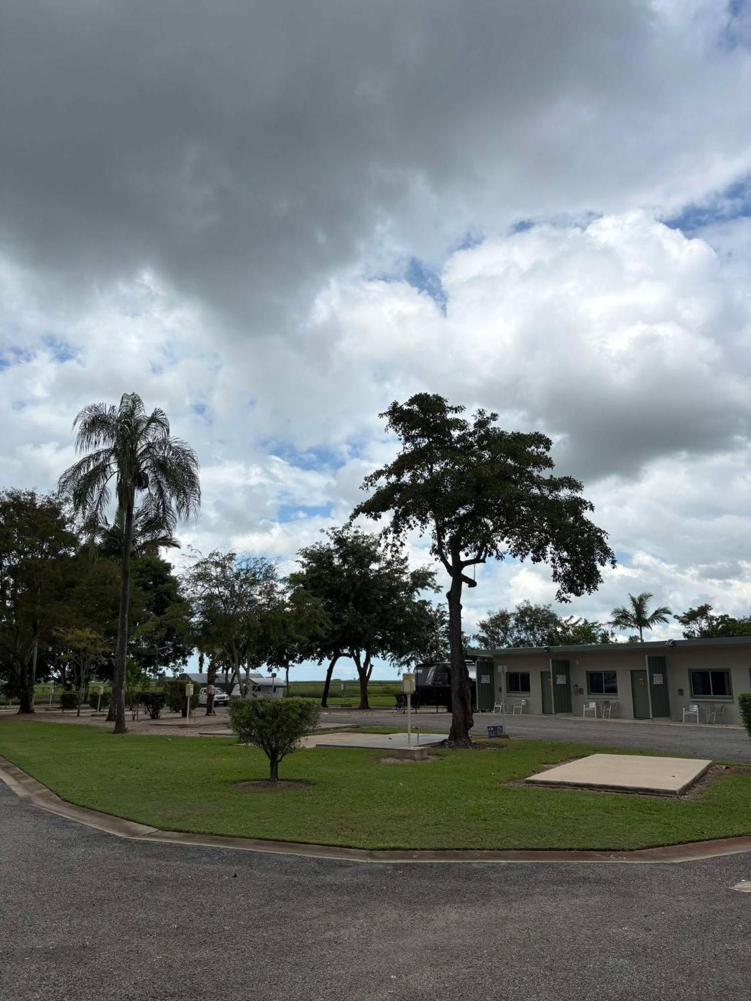 Ingham Tourist Park Hotel Exterior foto